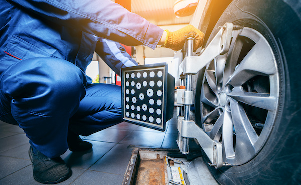 The Importance of Wheel Alignment: Effects on Handling, Tire Wear, and Fuel Efficiency